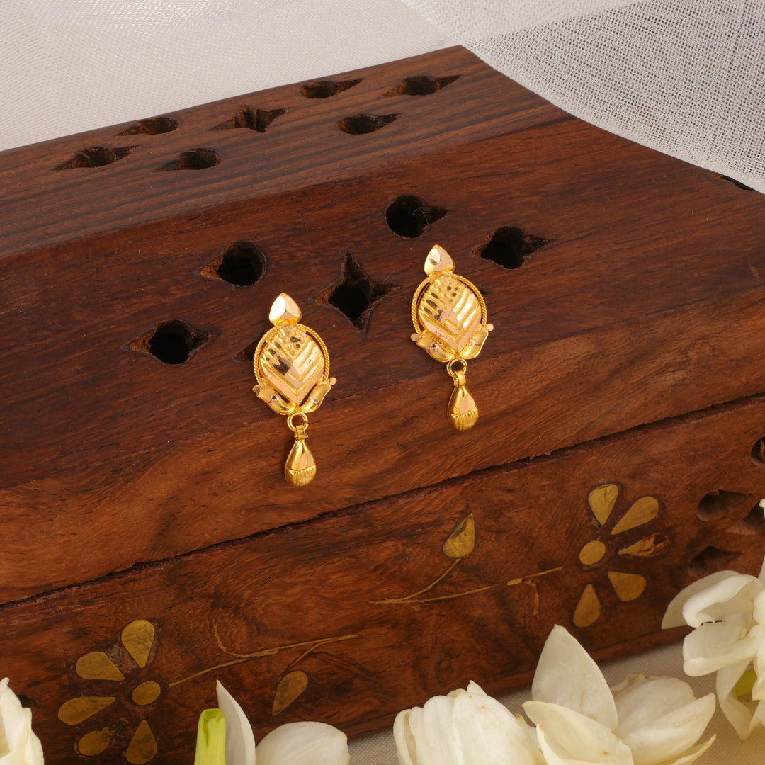 Charming Leafy Frame Gold Drop Earrings