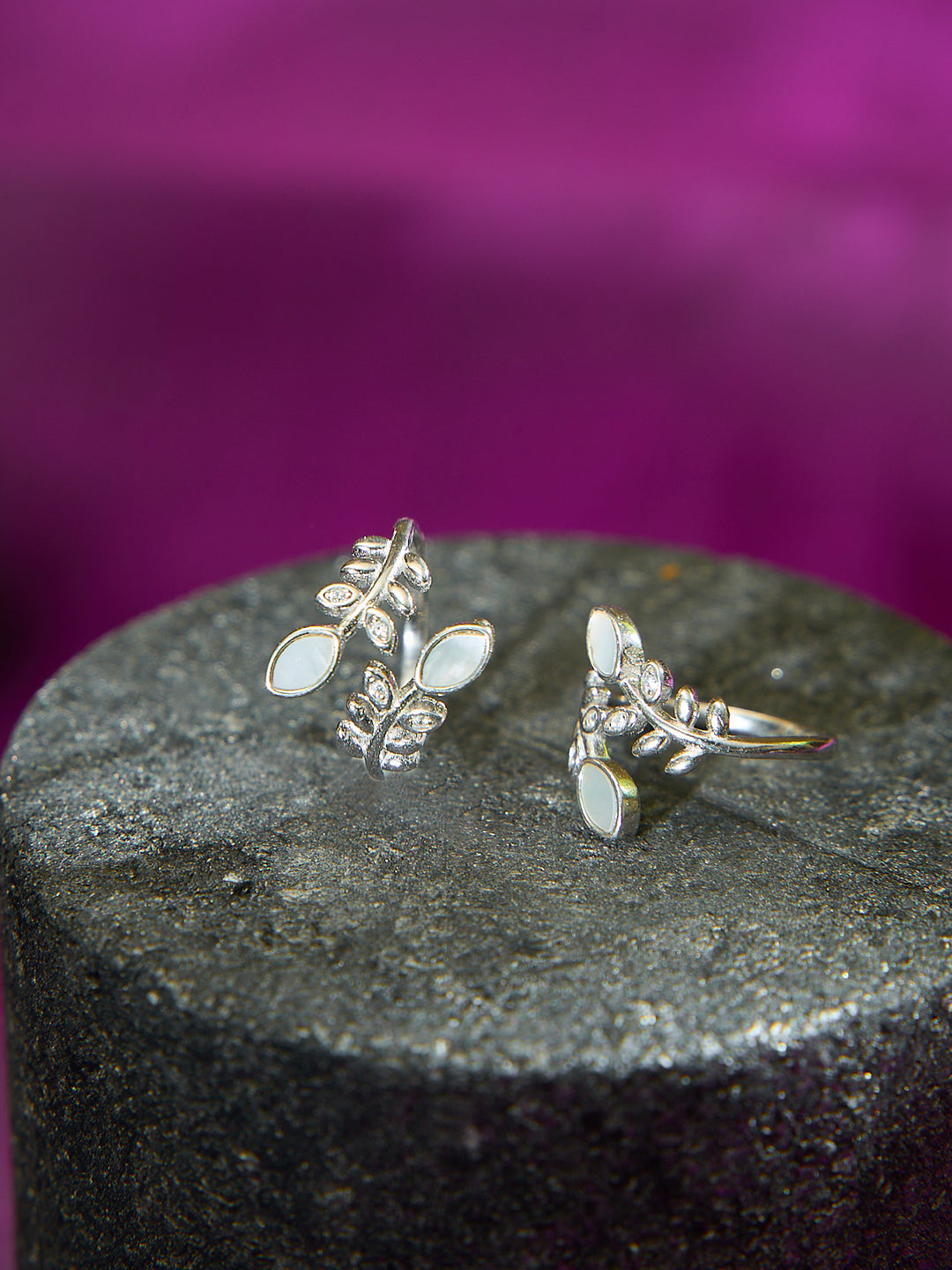 Flat Pearl Leaf Toe Ring