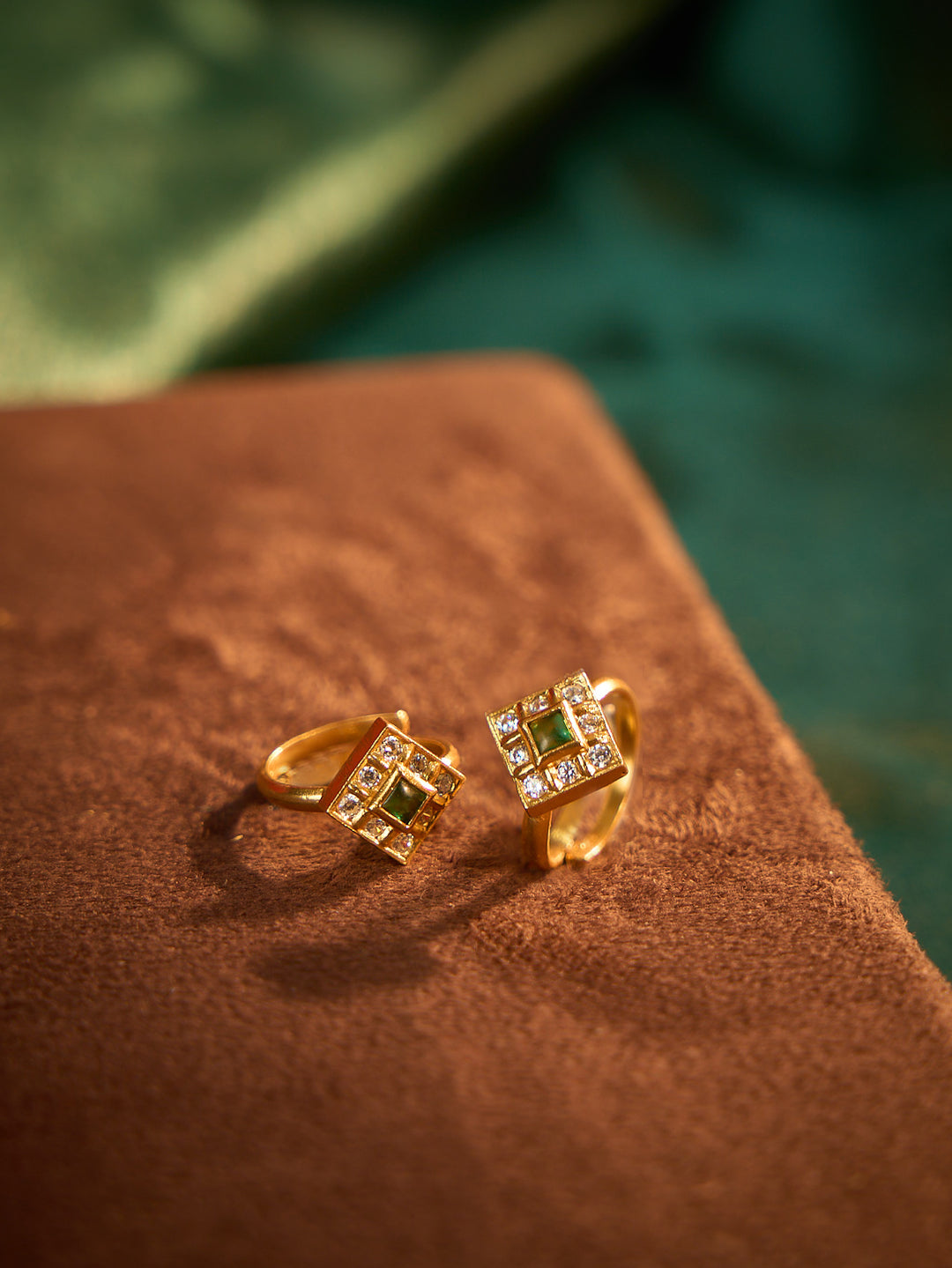 Traditional Emerald Stone Toe Ring