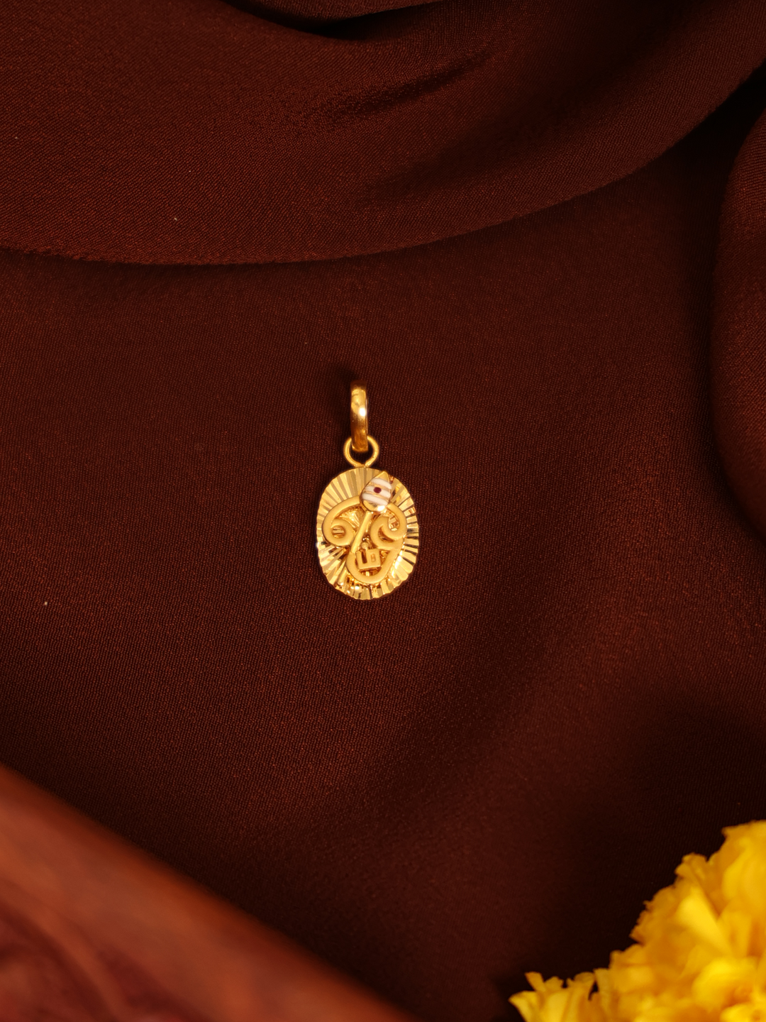 Oval OM With Vel Dollar