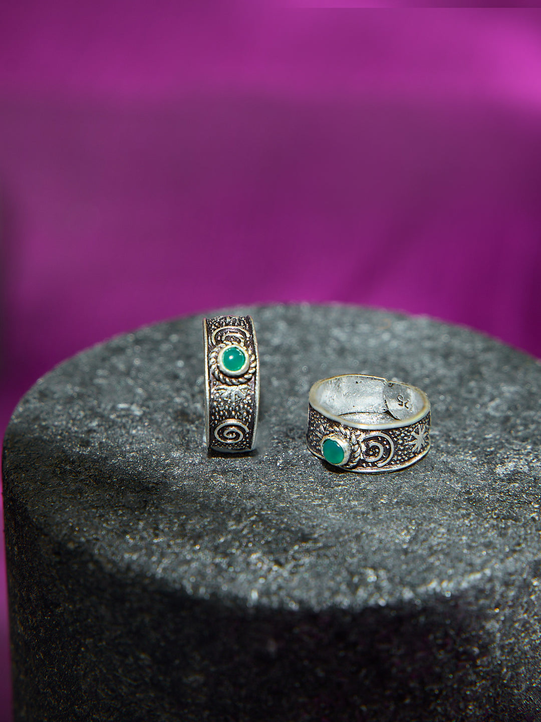 Antique Velvet Touch Emerald Toe Ring