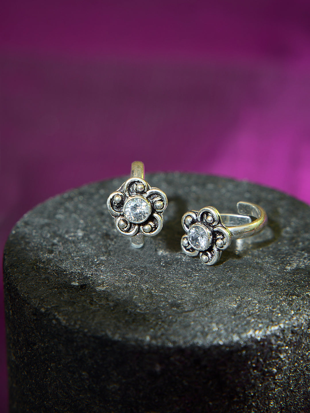 Antique White Stone Crown Toe Ring