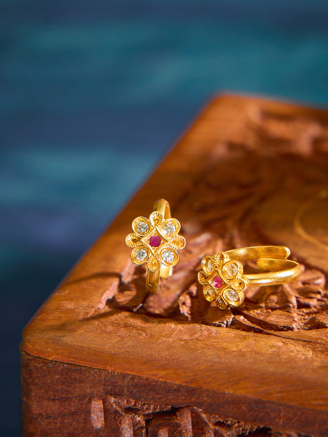 Royal White Bud Floral Toe Ring