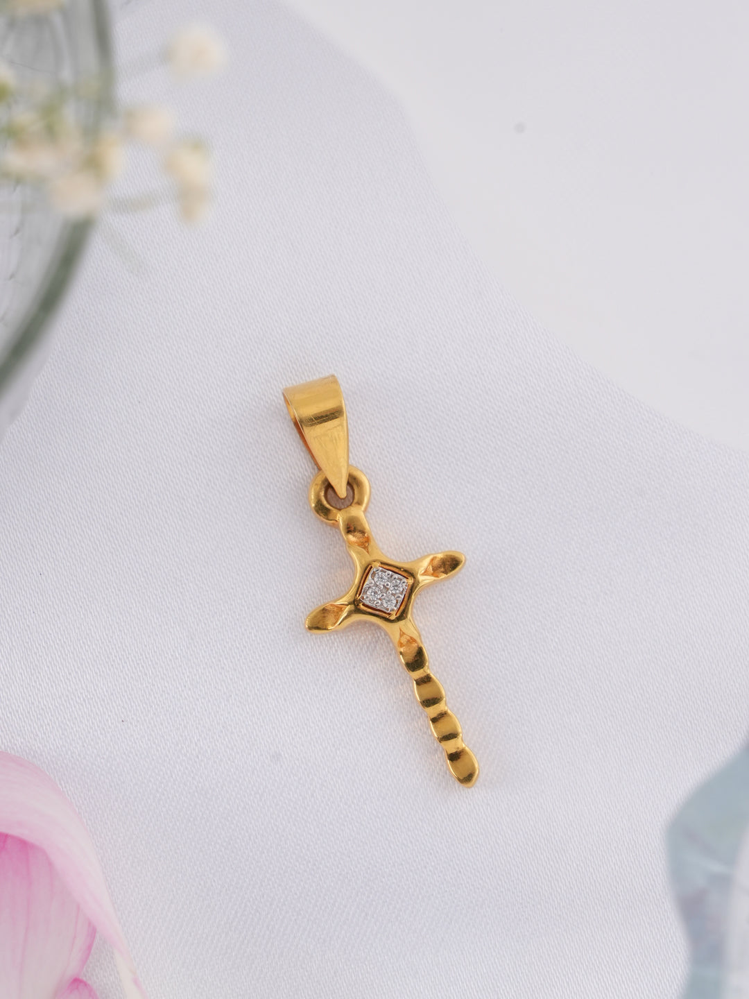 Elegant Cross Tail Pendant Gold