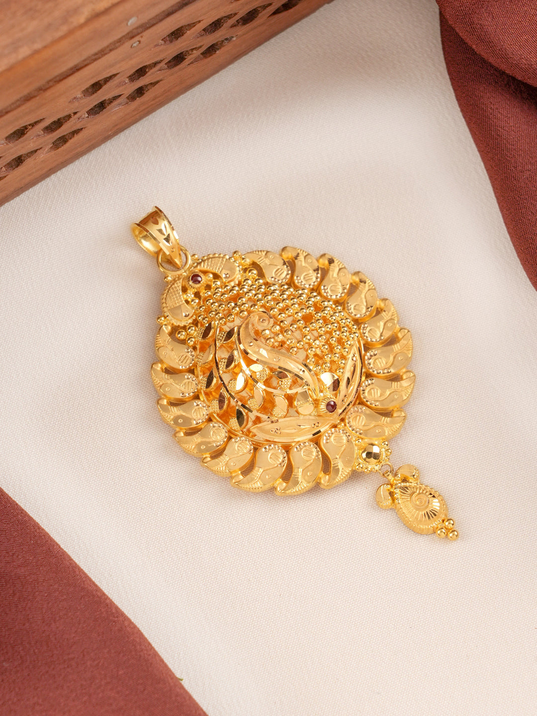 Manga Design Gold Pendant with Drop