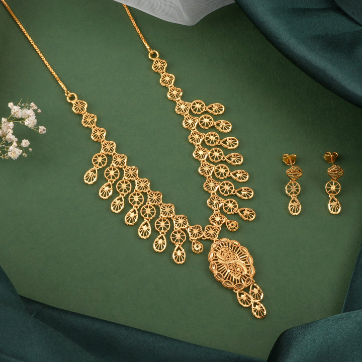 Elegant Dubai Pendant Necklace