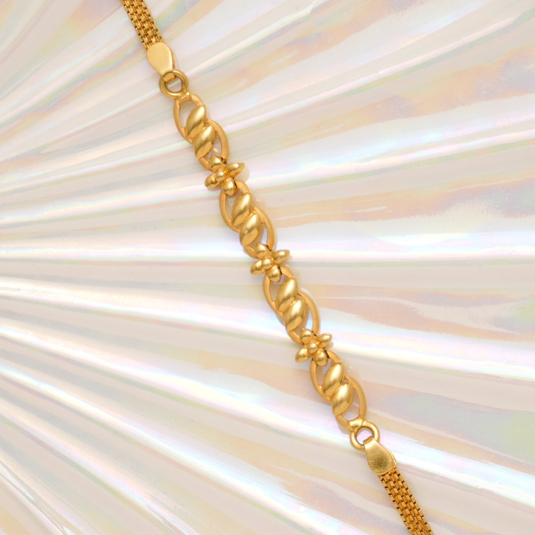 Elegant Floral and Leaf Gold Bracelet for Women