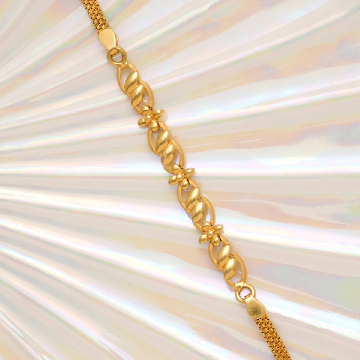 Elegant Floral and Leaf Gold Bracelet for Women
