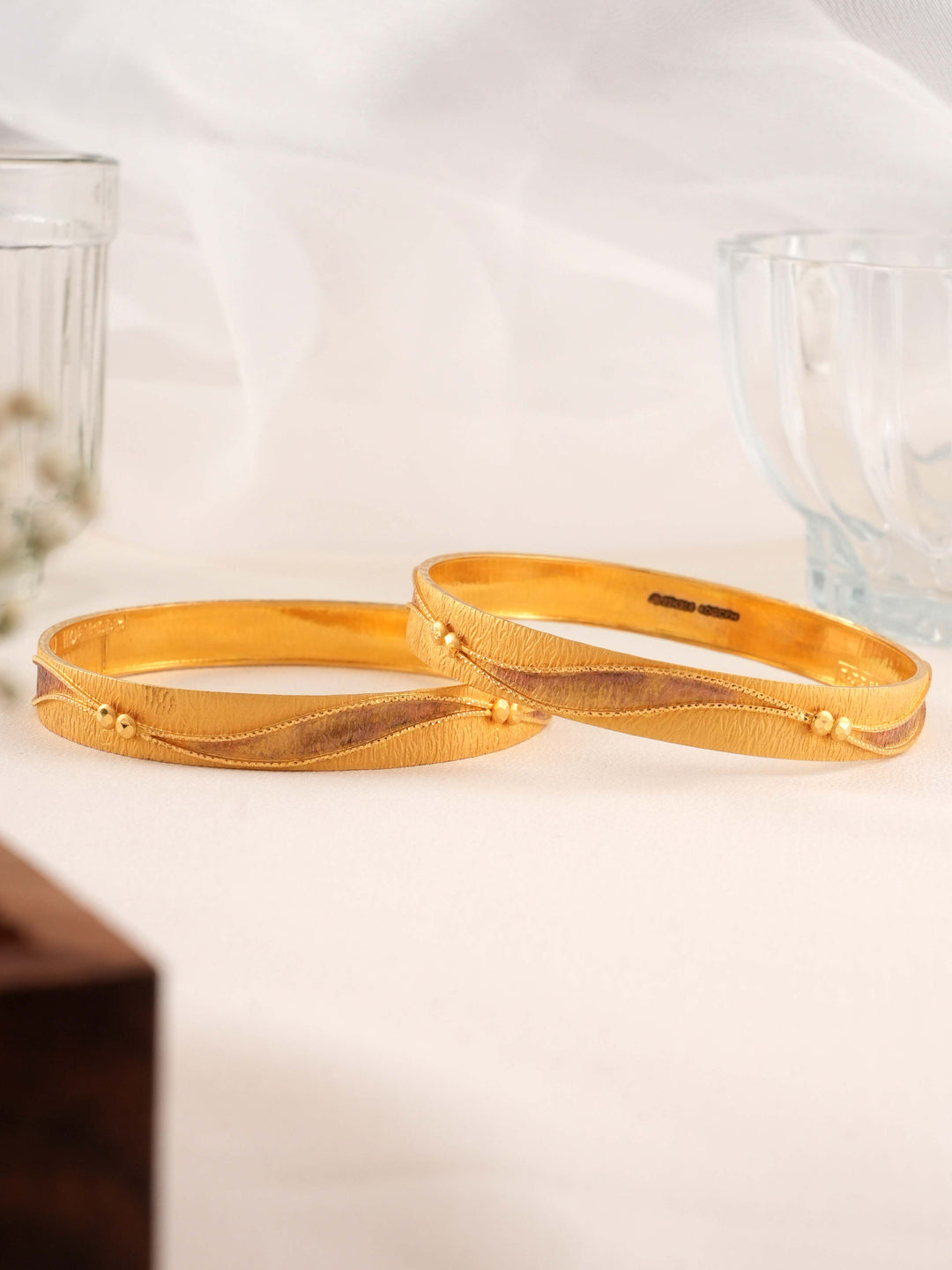 Sleek Wavy Gold Bangle