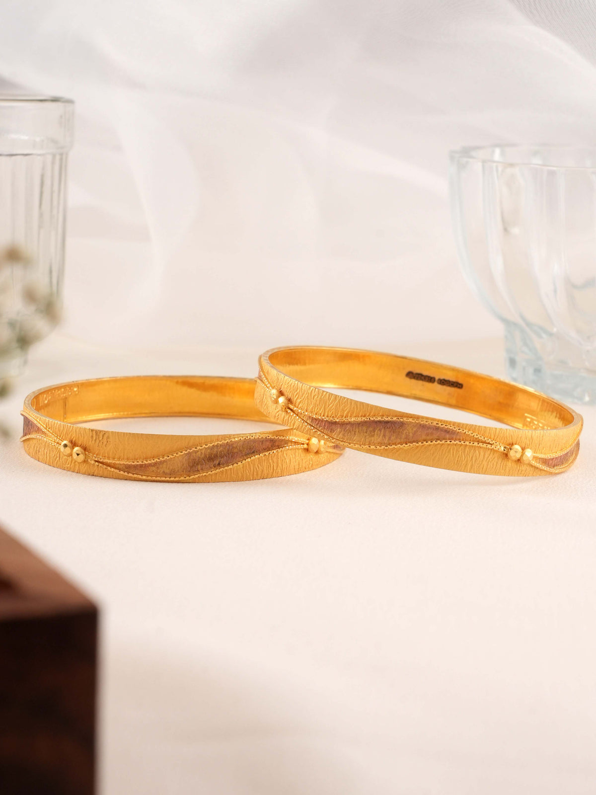 Sleek Wavy Gold Bangle