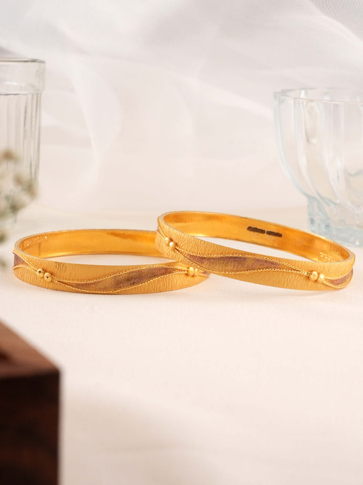 Sleek Wavy Gold Bangle