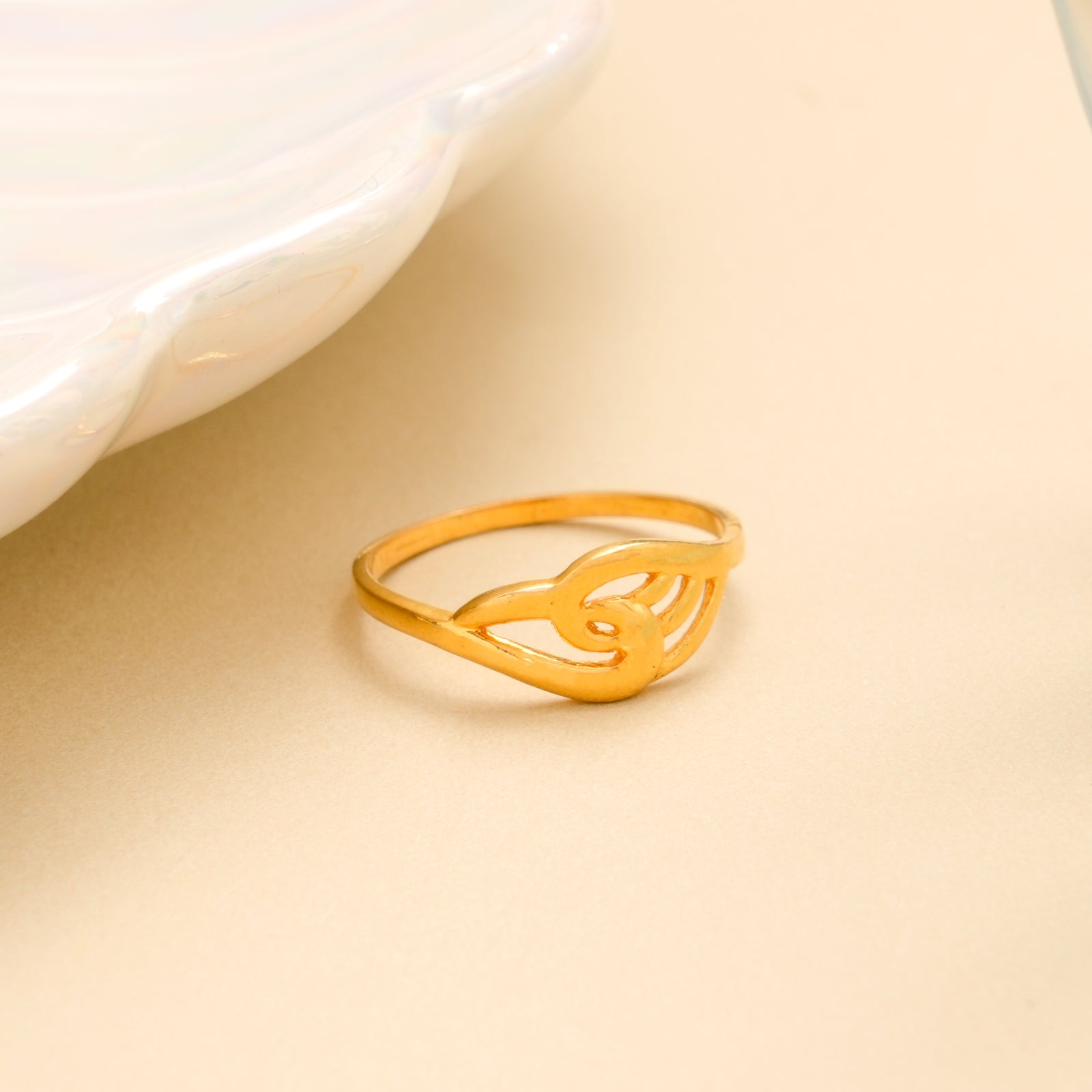 Minimal Swirl Design Gold Ring