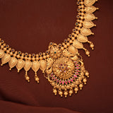 Vintage Leaf Design Gold Necklace