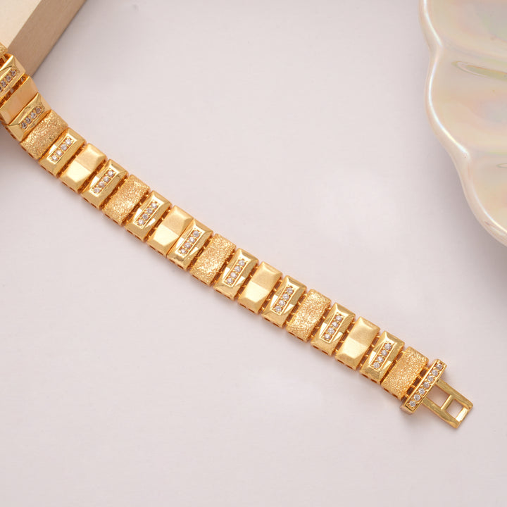 Elegant Link Pattern Golden Bracelet for Men