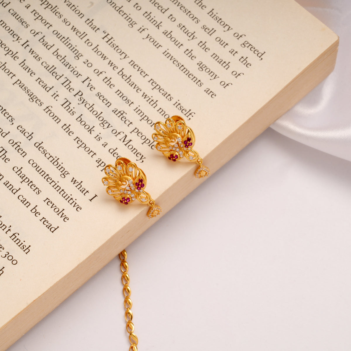 Elegant Gemstone Wave Golden Necklace Set