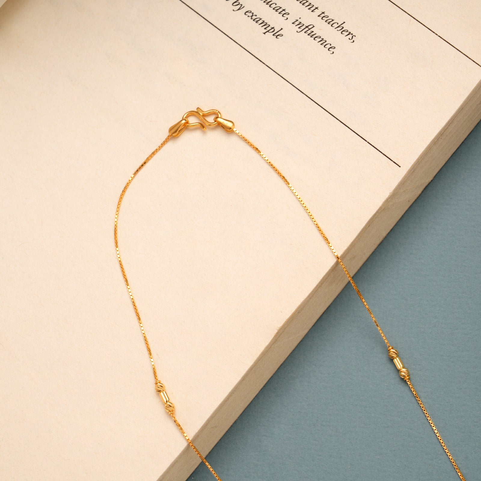 Ethnic Box with Small Gold Beads Chain