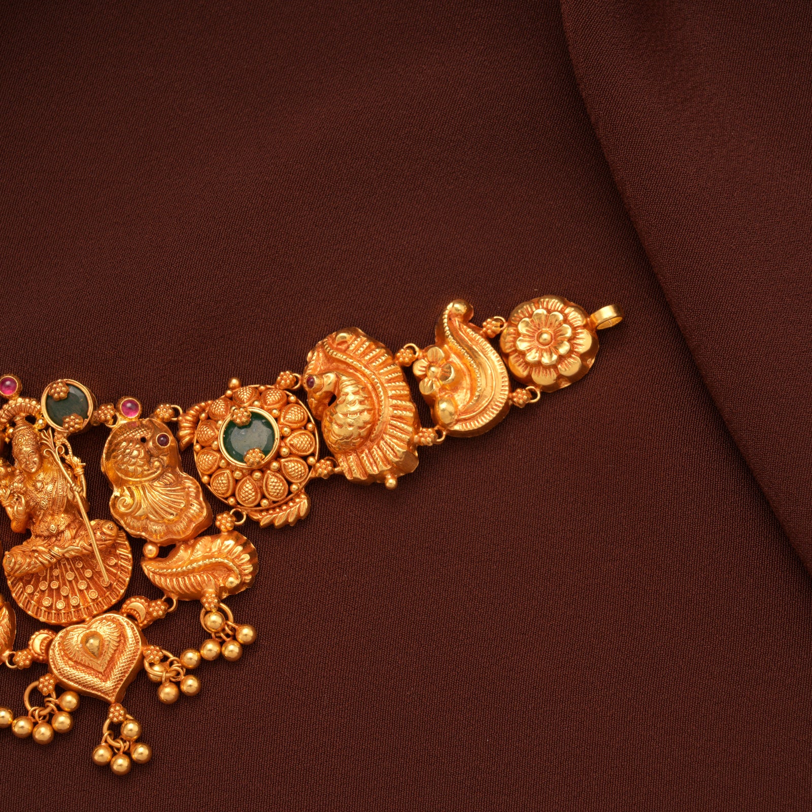 Goddess Kamakshi Amman with Emerald Gold Choker