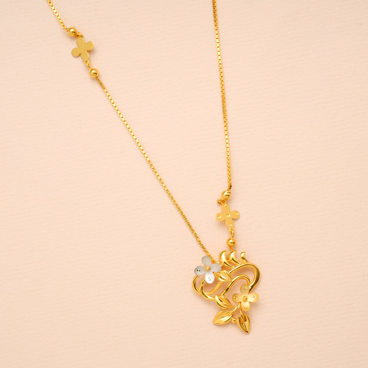 Pretty Bouquet Pendant Gold Necklace