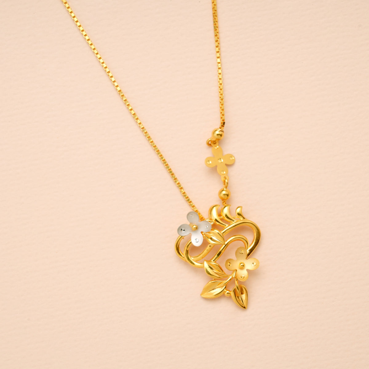Pretty Bouquet Pendant Gold Necklace