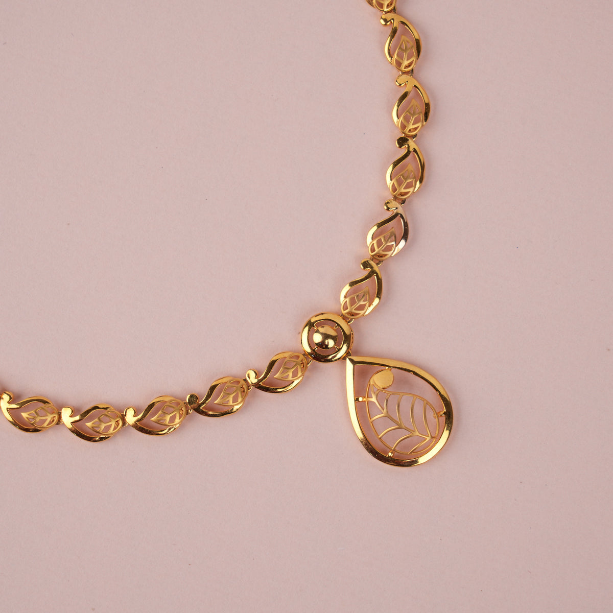 Elegant Tear Drop Casting Design Gold Necklace
