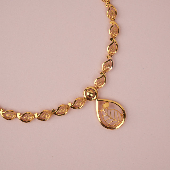 Elegant Tear Drop Casting Design Gold Necklace