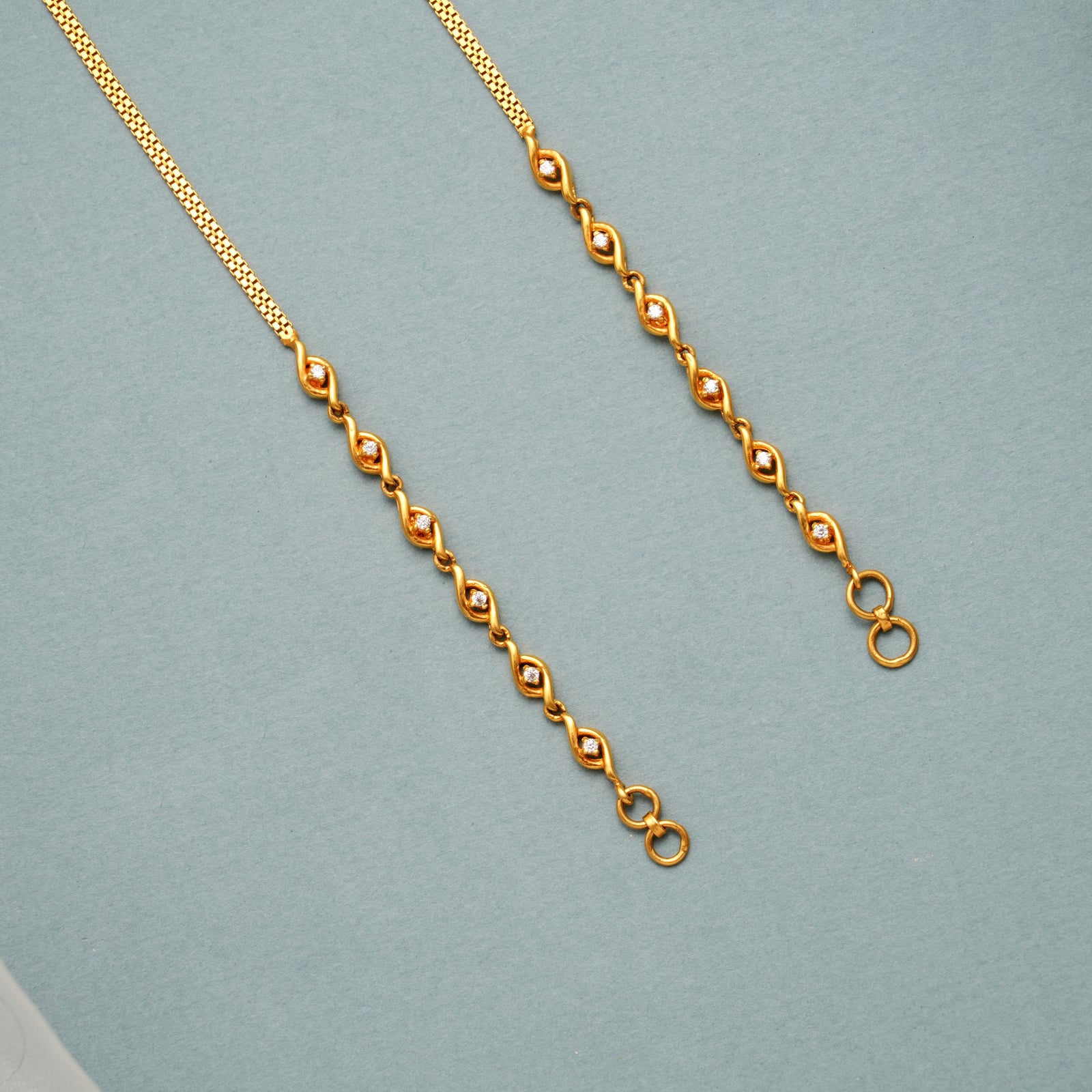 Elegant Twisted Gold Mattal