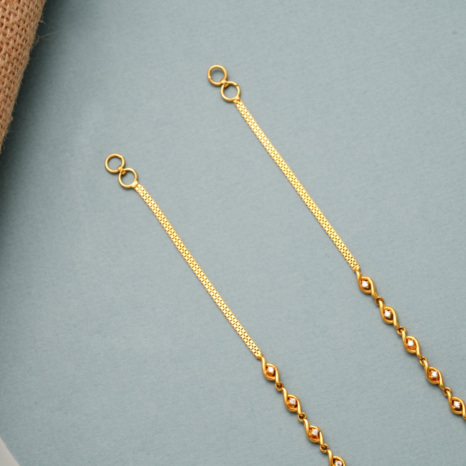 Elegant Twisted Gold Mattal