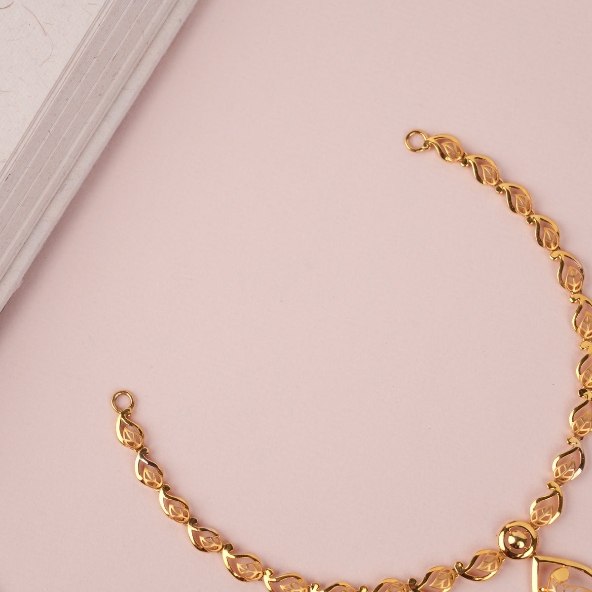 Elegant Tear Drop Casting Design Gold Necklace