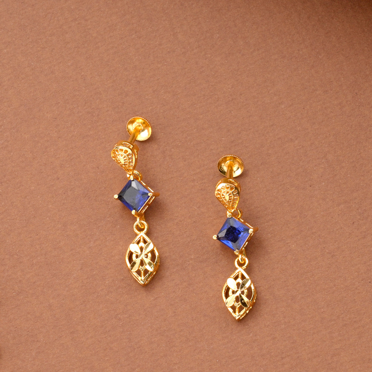 Fancy Floral Pendant Blue Stone Golden Necklace Set