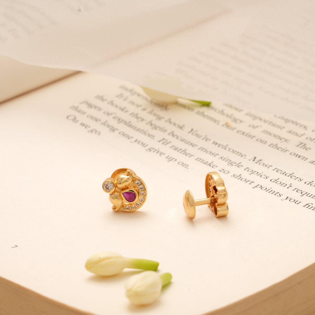 Minimal Ruby Circle Feather Kundan Golden Stud