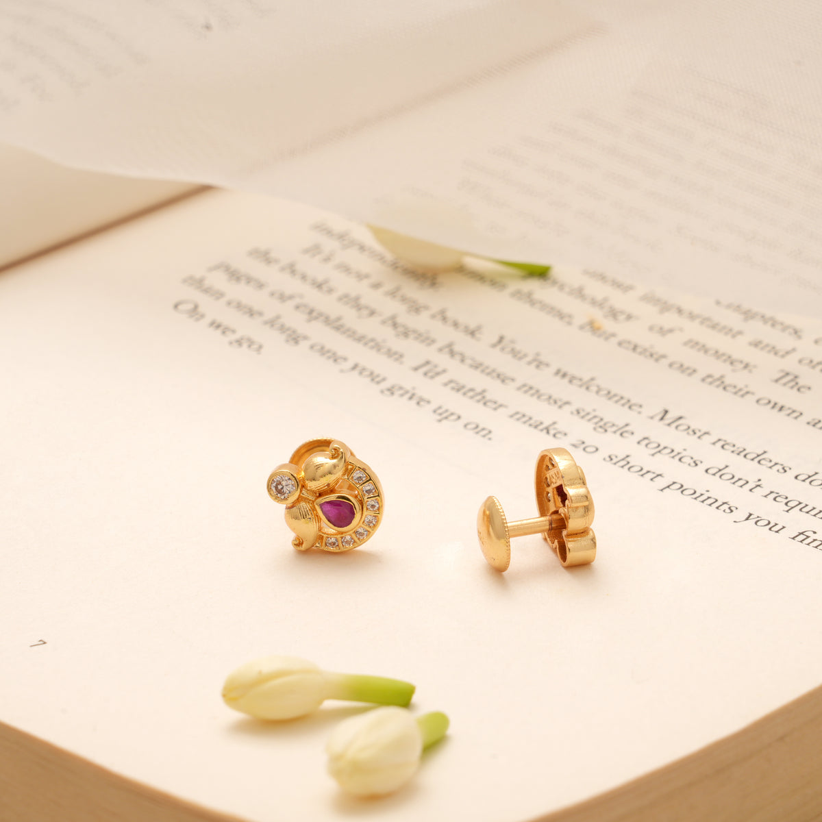 Minimal Ruby Circle Feather Kundan Golden Stud
