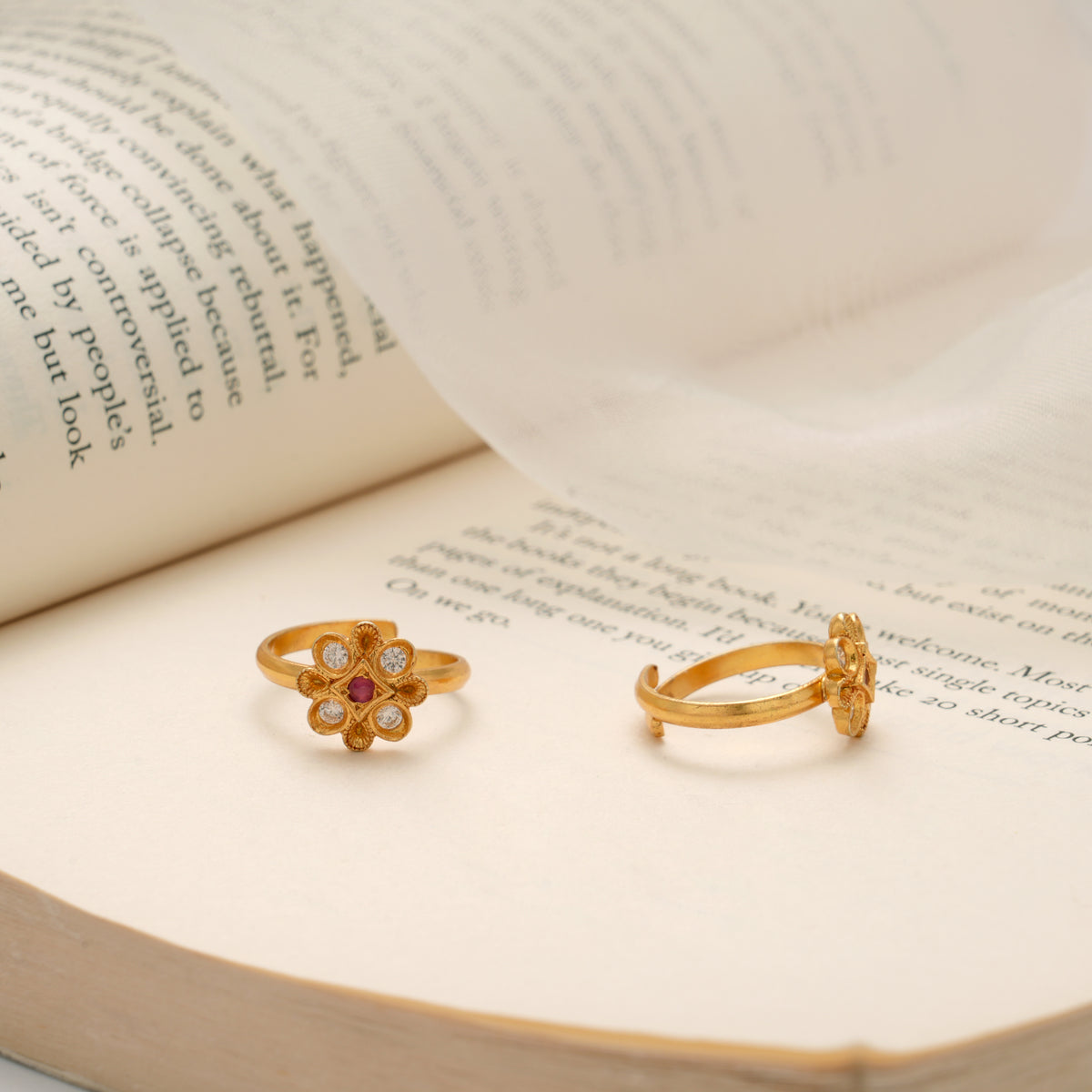 Delicate Floral Design Golden Toe Ring