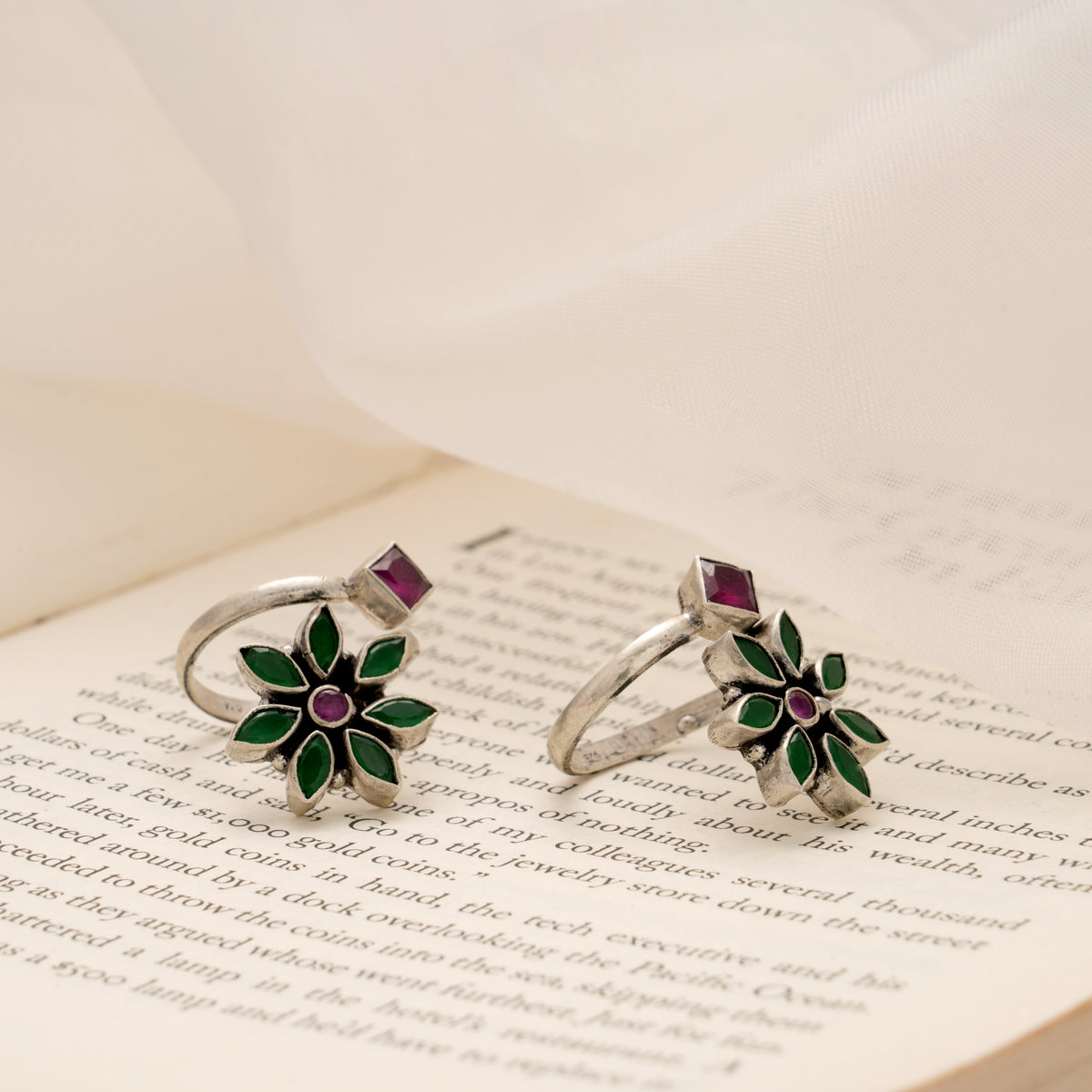 Elegant Floral Emerald Silver Toe Ring