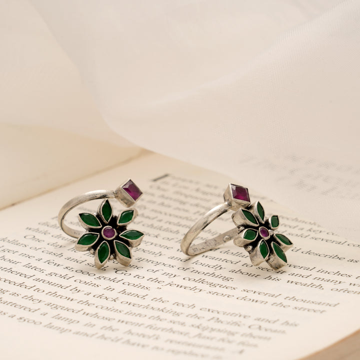 Elegant Floral Emerald Silver Toe Ring
