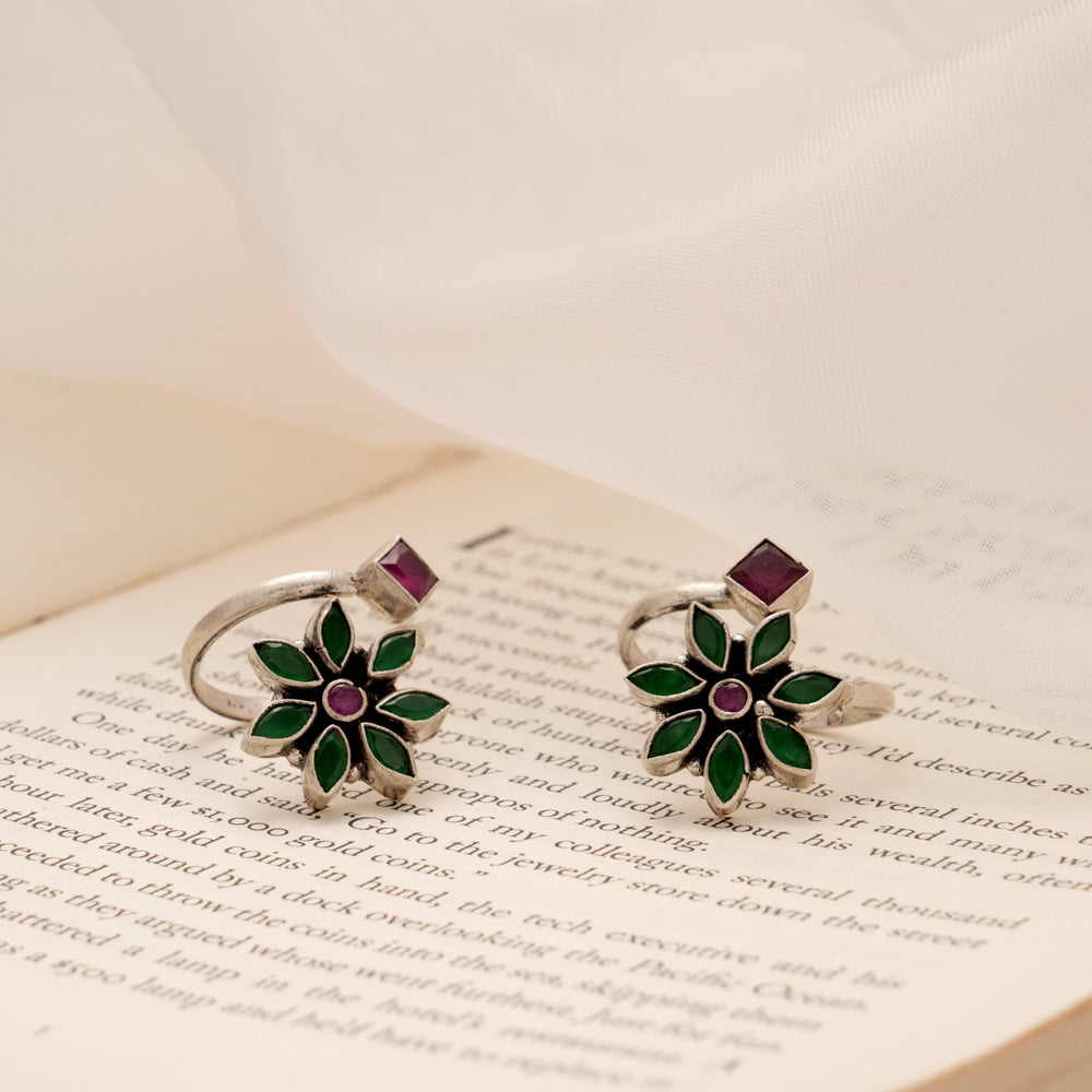 Elegant Floral Emerald Silver Toe Ring