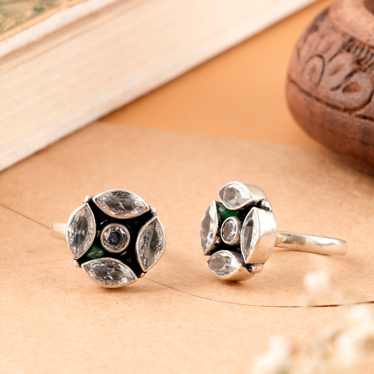 White Stone Blossom Antique Toe Ring