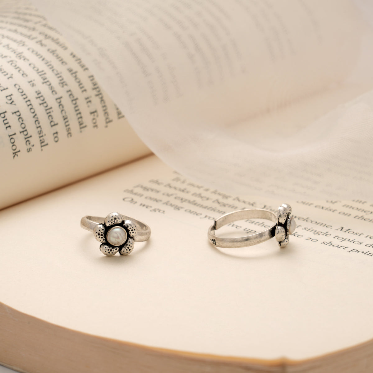 Sleek Sunflower Design Silver Toe Ring