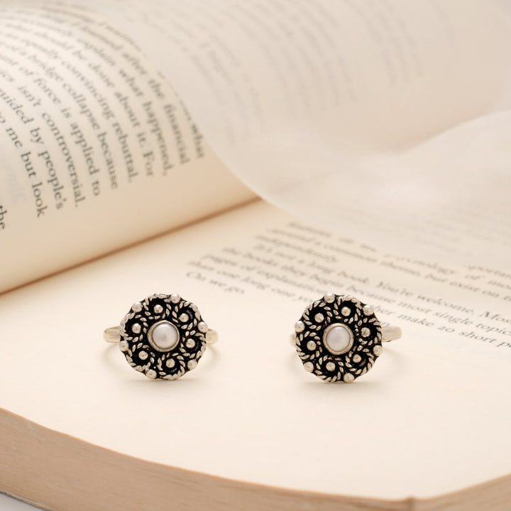 Antique Crown Design Floral Silver Toe Ring