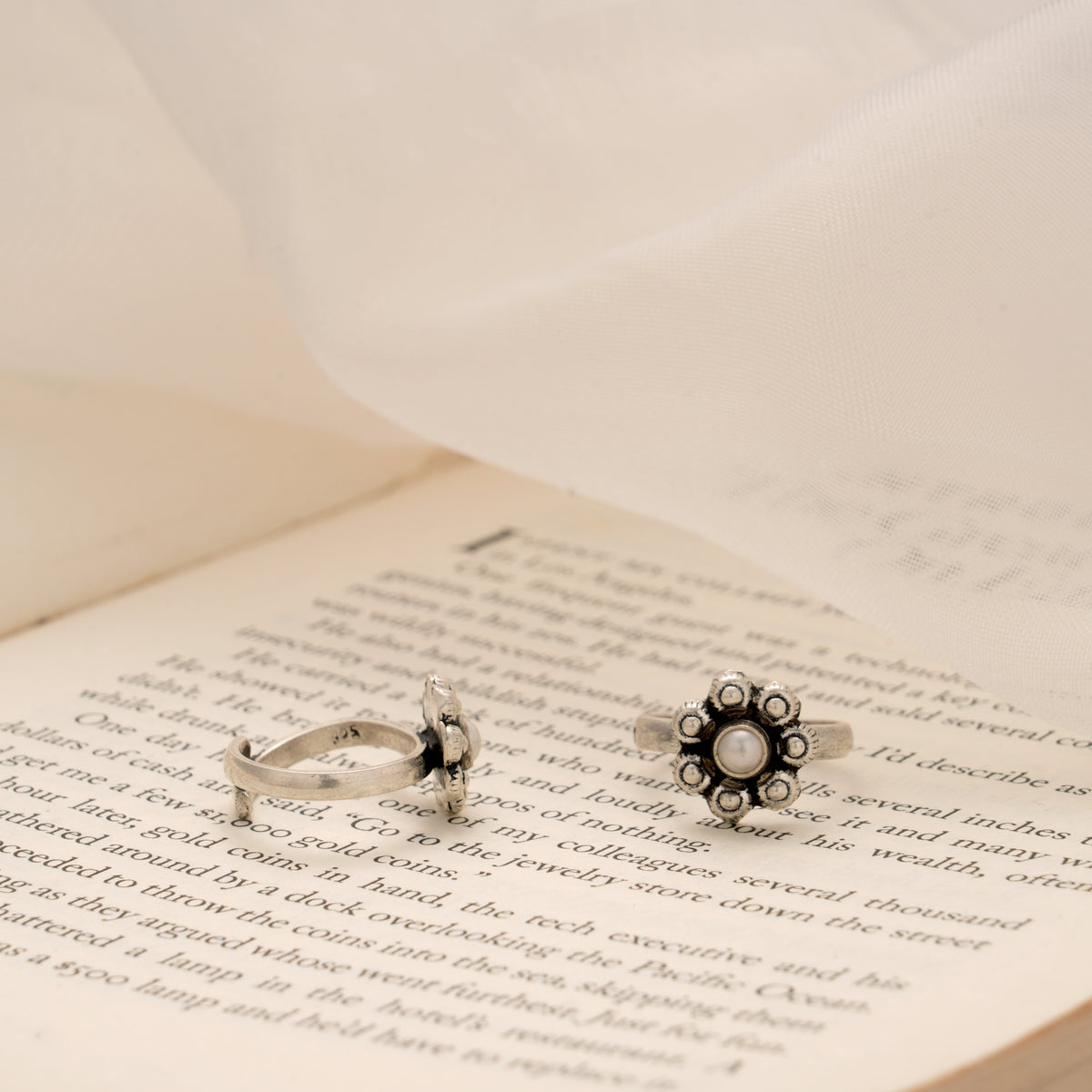 Circle Flower Design Silver Toe Ring