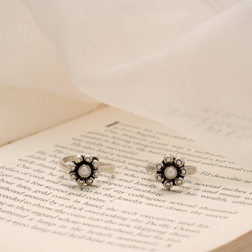 Circle Flower Design Silver Toe Ring