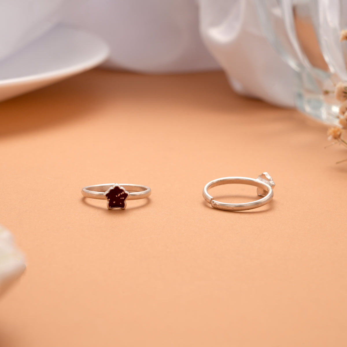 Regal Red Enamel Star Silver Toe Ring