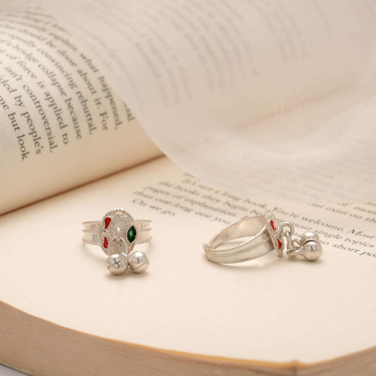 Oval Shape Enamel Silver Salangai Metti