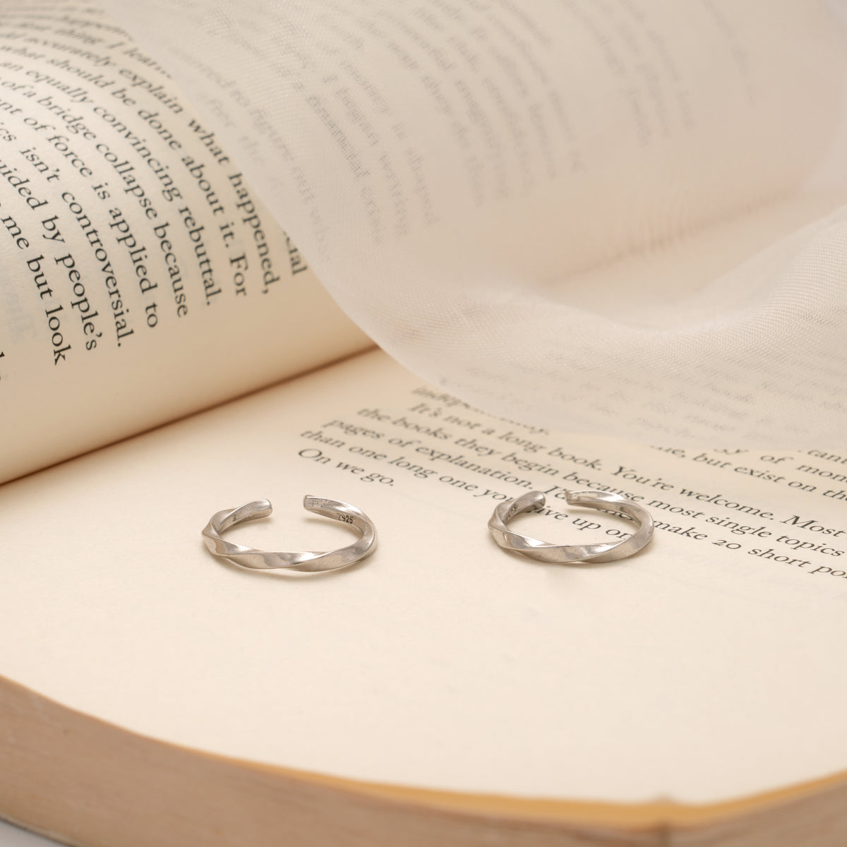 Sleek Twisted Design Silver Toe Ring