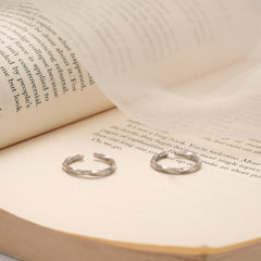 Sleek Twisted Design Silver Toe Ring