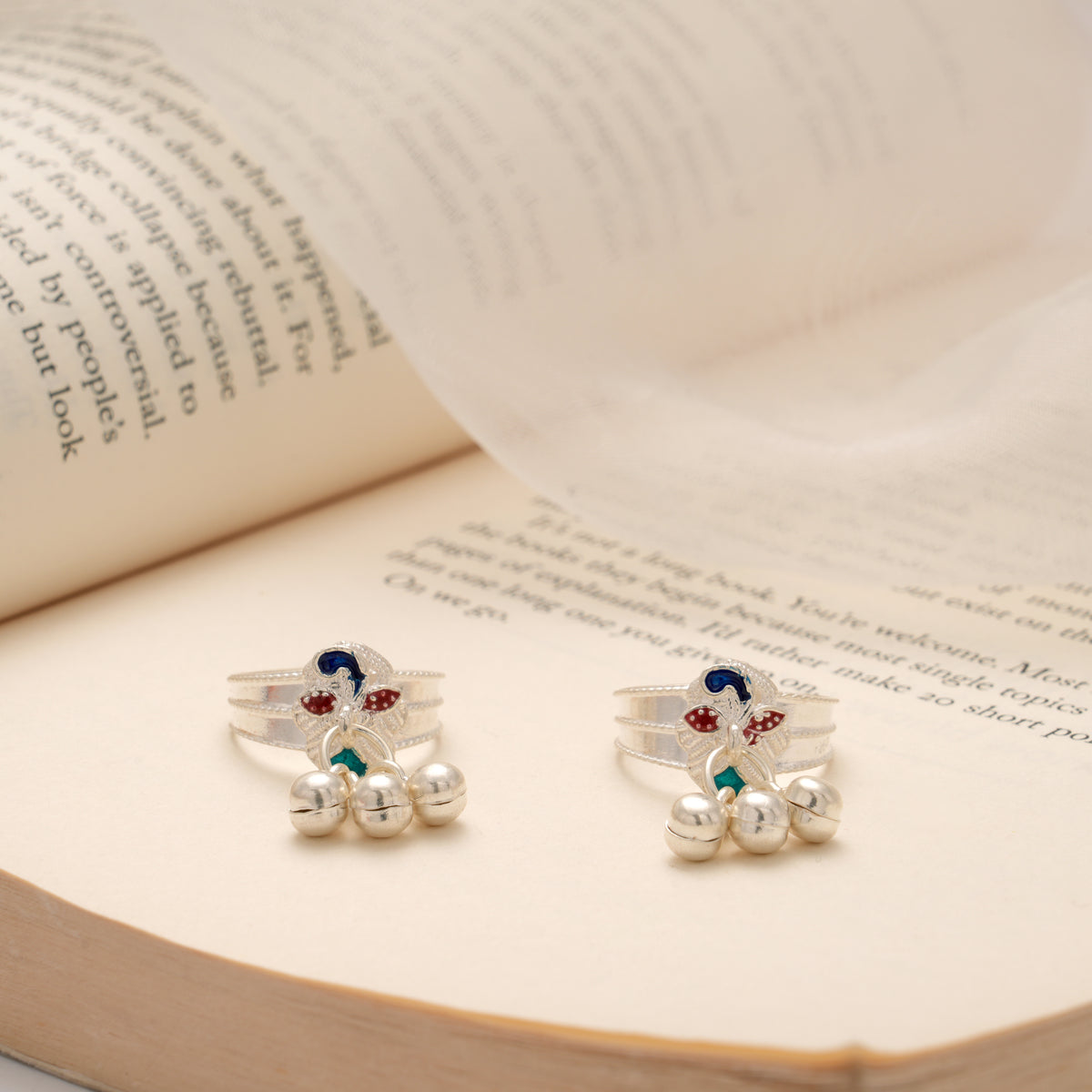 Charming Oval Shape Enamel Salangai Silver Metti