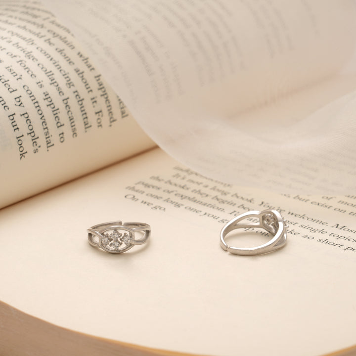 Sleek Curved Flower Design Silver Toe Ring