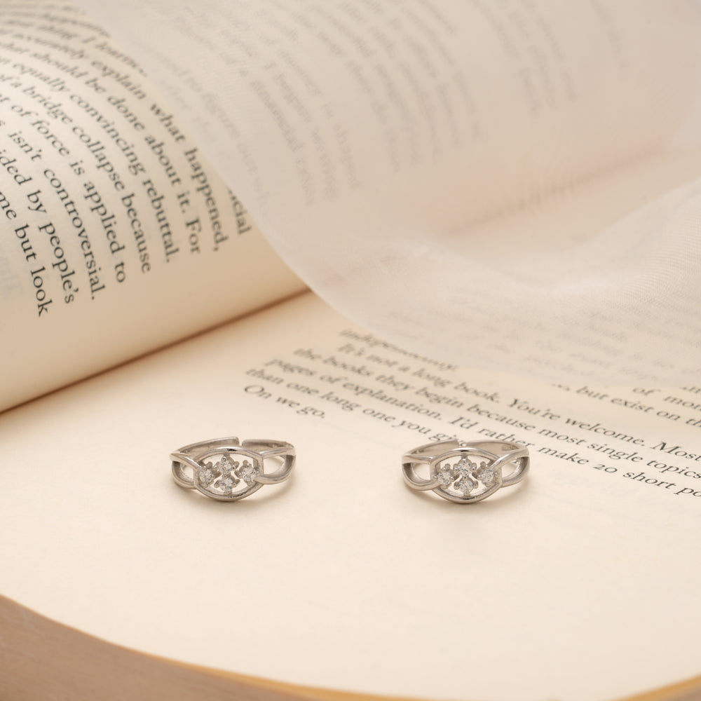 Sleek Curved Flower Design Silver Toe Ring