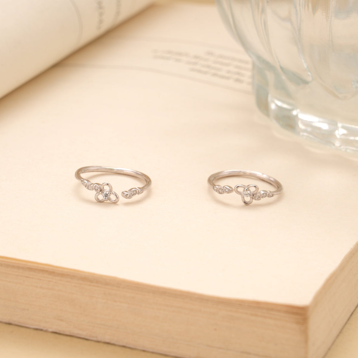 Pretty Blossom Stone Adjustable Silver Toe Rings
