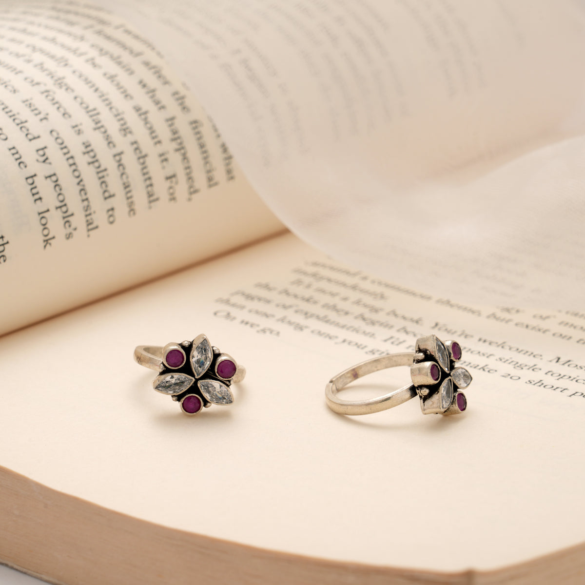 Antique Floral Design White Stone Silver Toe Ring