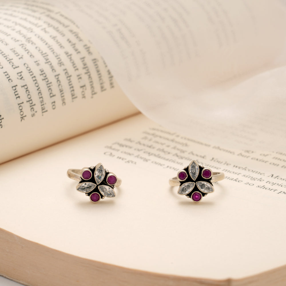Antique Floral Design White Stone Silver Toe Ring